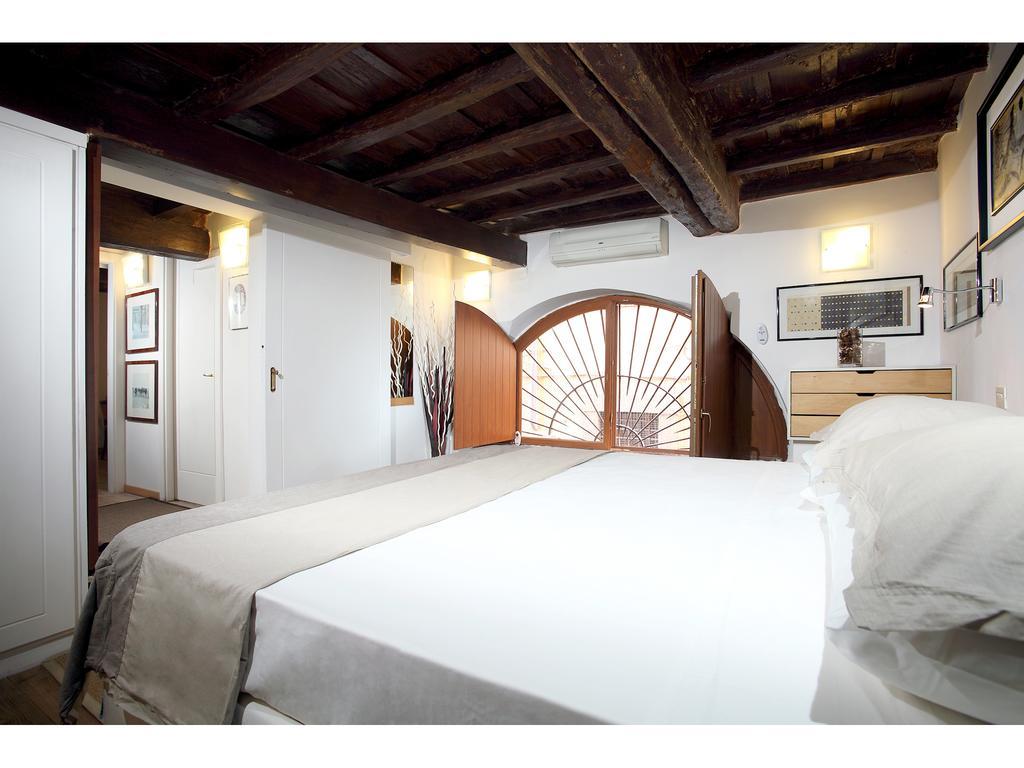 Luxury - Vicolo Palle